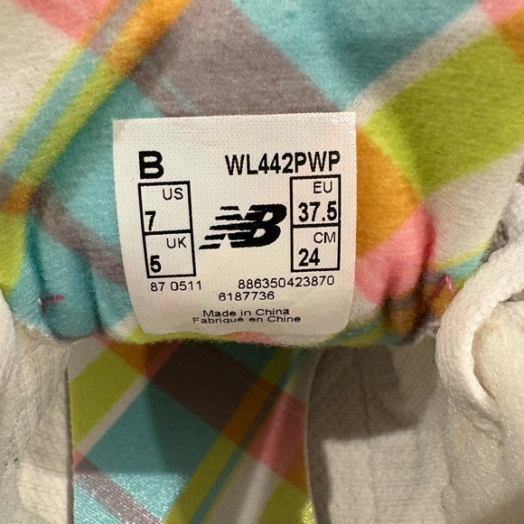 New Balance Women's Sneakers in White and Pink - Picture 4 of 4